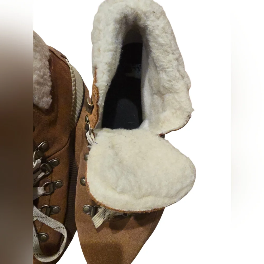 Sorel Women's Out-N-About III Conquest Boots In Camel Size 10